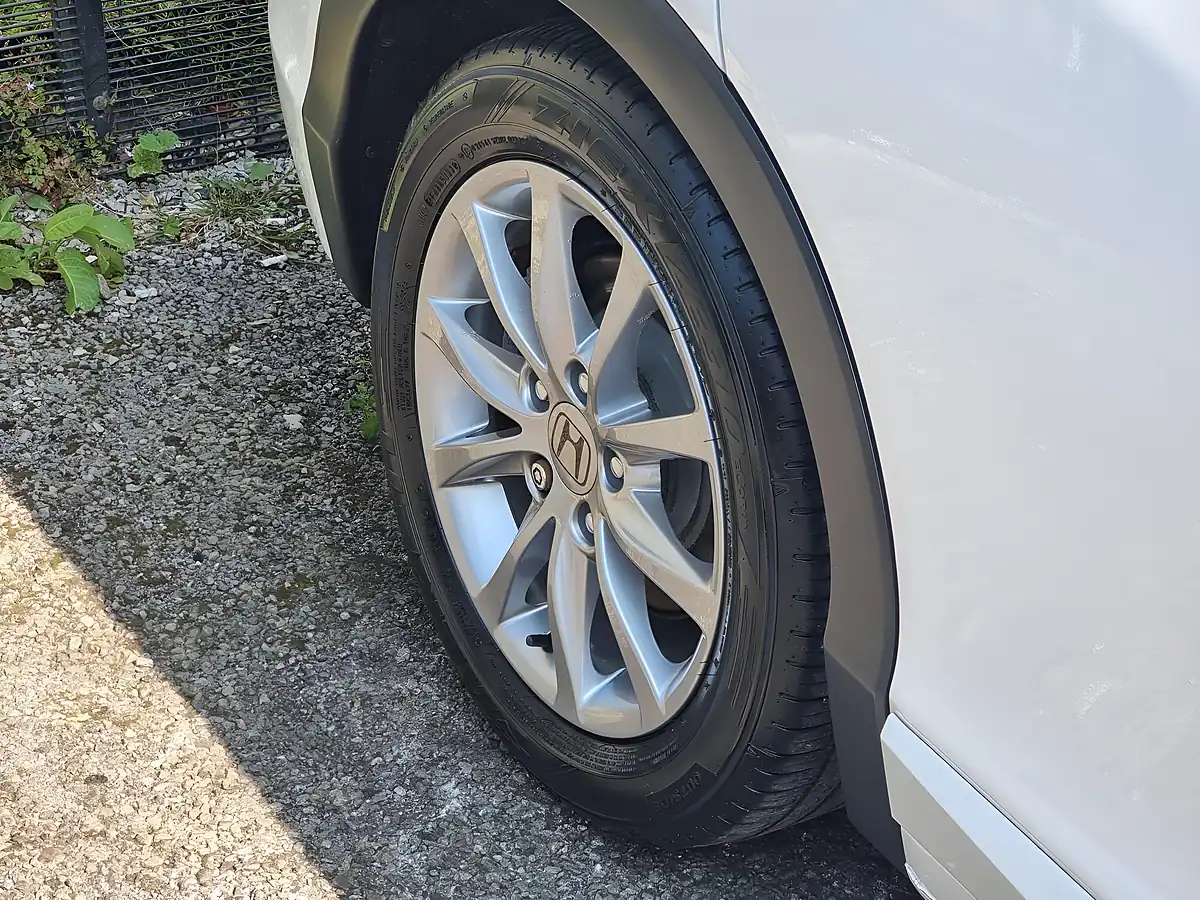 Used 2015 Honda Civic Se Plus White - Interior and Exterior details 11
