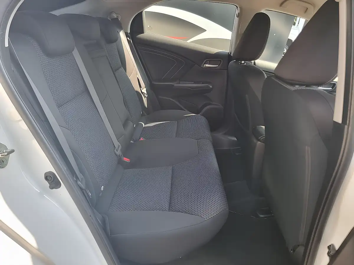 Used 2015 Honda Civic Se Plus White - Interior and Exterior details 15