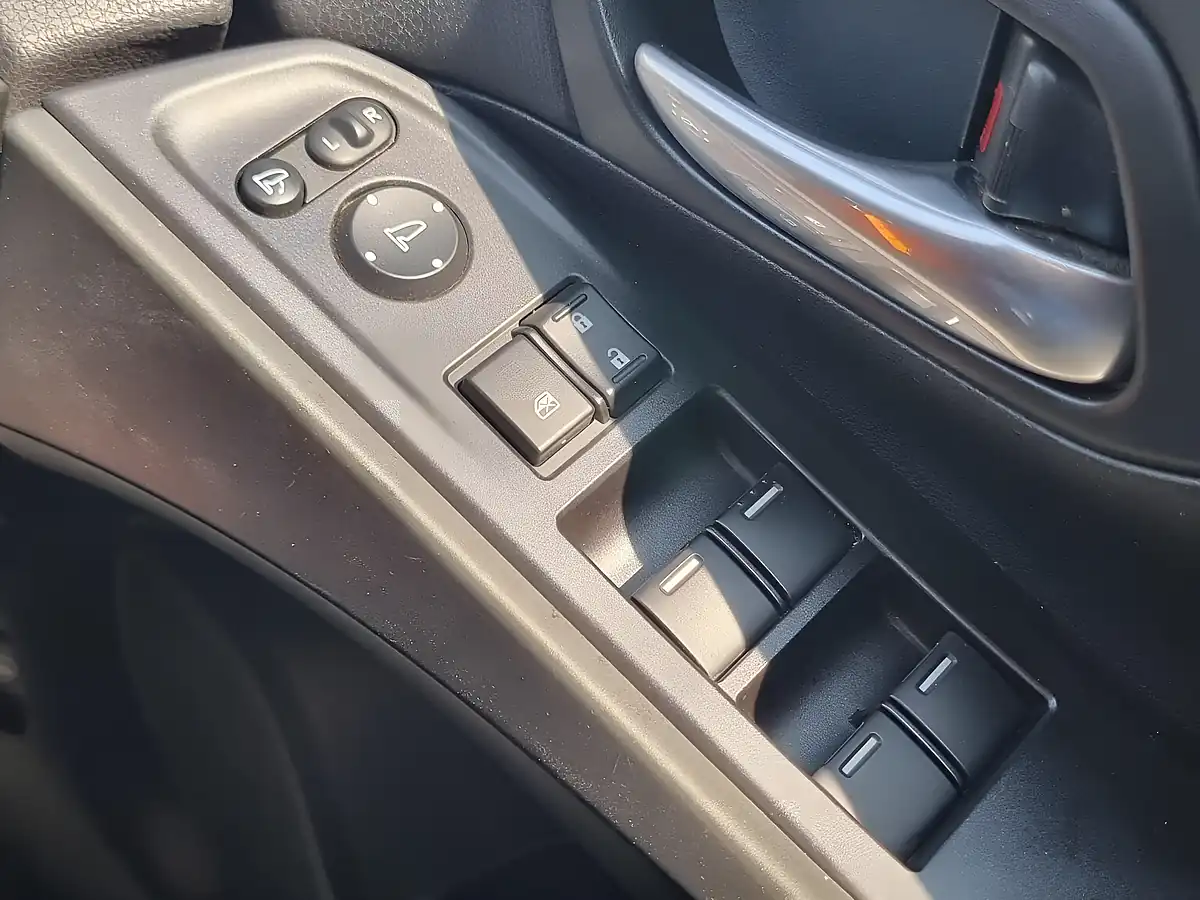 Used 2015 Honda Civic Se Plus White - Interior and Exterior details 20