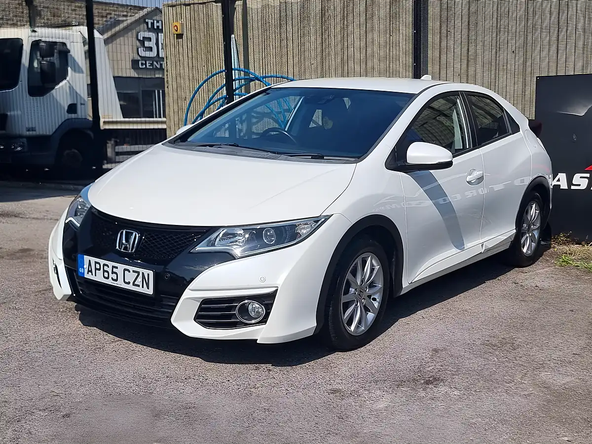 Used 2015 Honda Civic Se Plus White - Interior and Exterior details 3