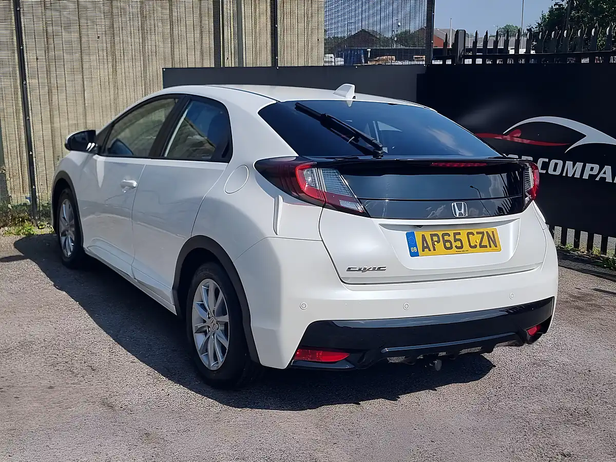 Used 2015 Honda Civic Se Plus White - Interior and Exterior details 6