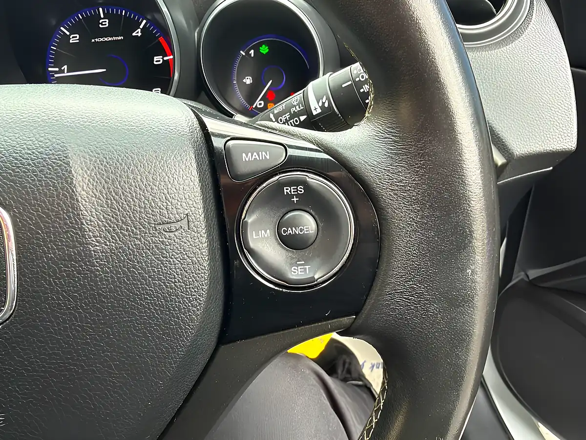 Used 2015 Honda Civic Sr White - Interior and Exterior details 18