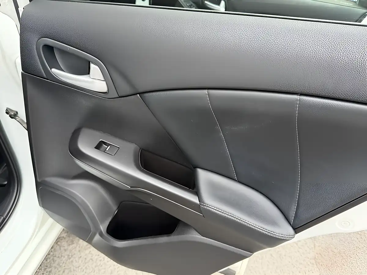 Used 2015 Honda Civic Sr White - Interior and Exterior details 19