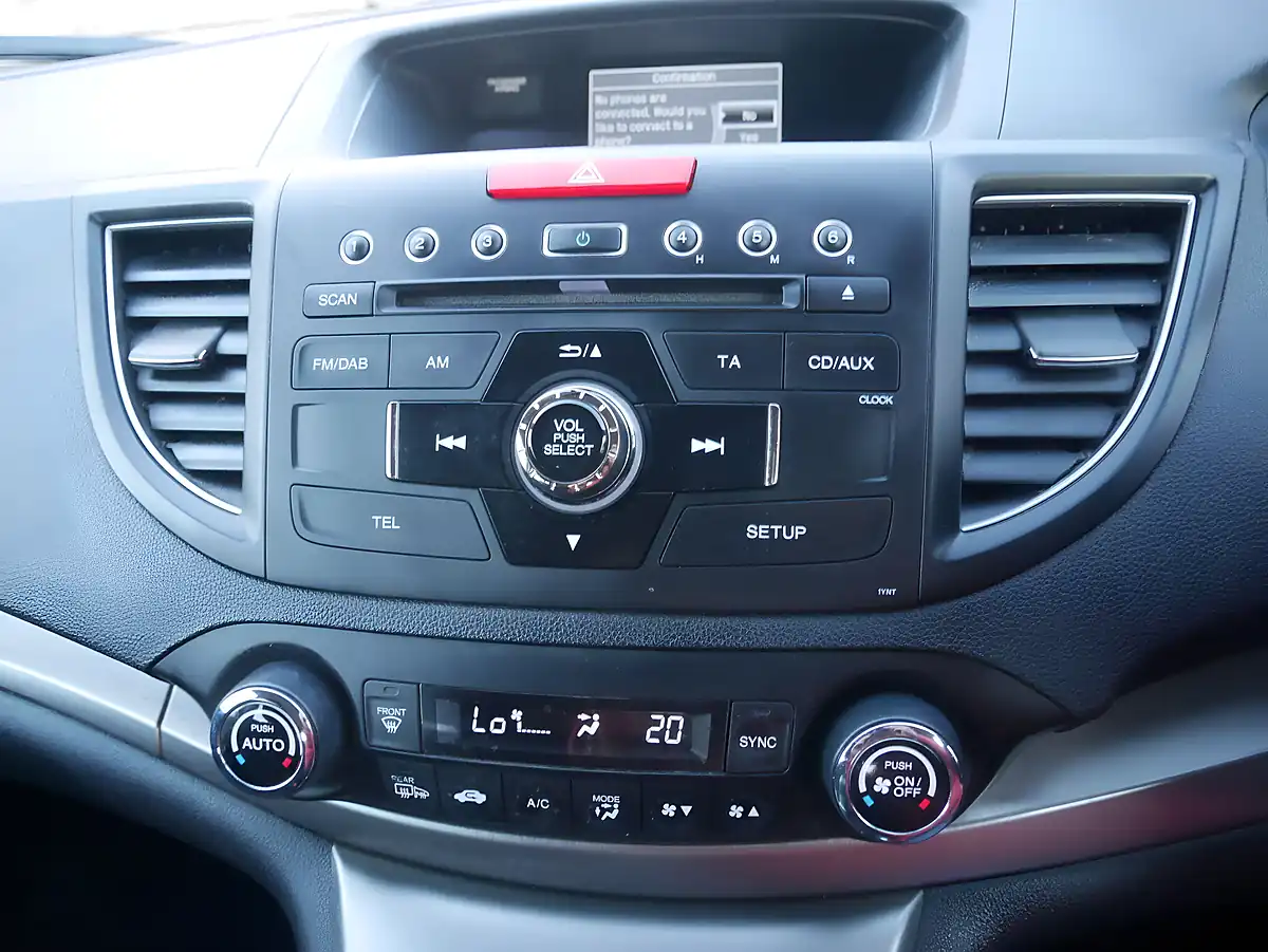 Used 2015 Honda Cr-V Se Alabaster Silver - Interior and Exterior details 15