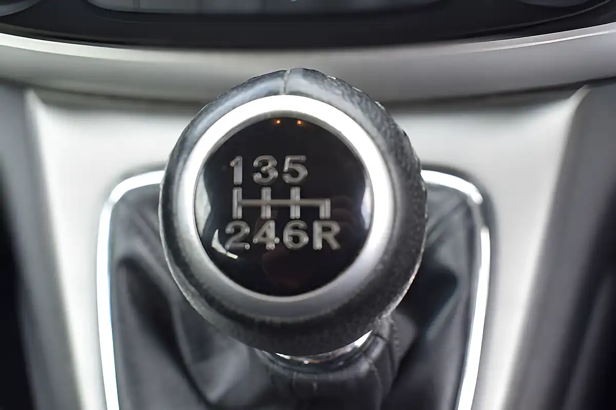 Used 2015 Honda Cr-V Se Crystal Black - Interior and Exterior details 10