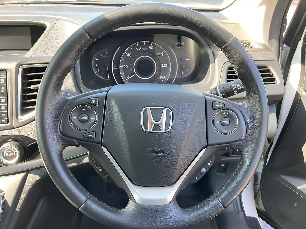 Used 2015 Honda Cr-V Se White - Interior and Exterior details 16