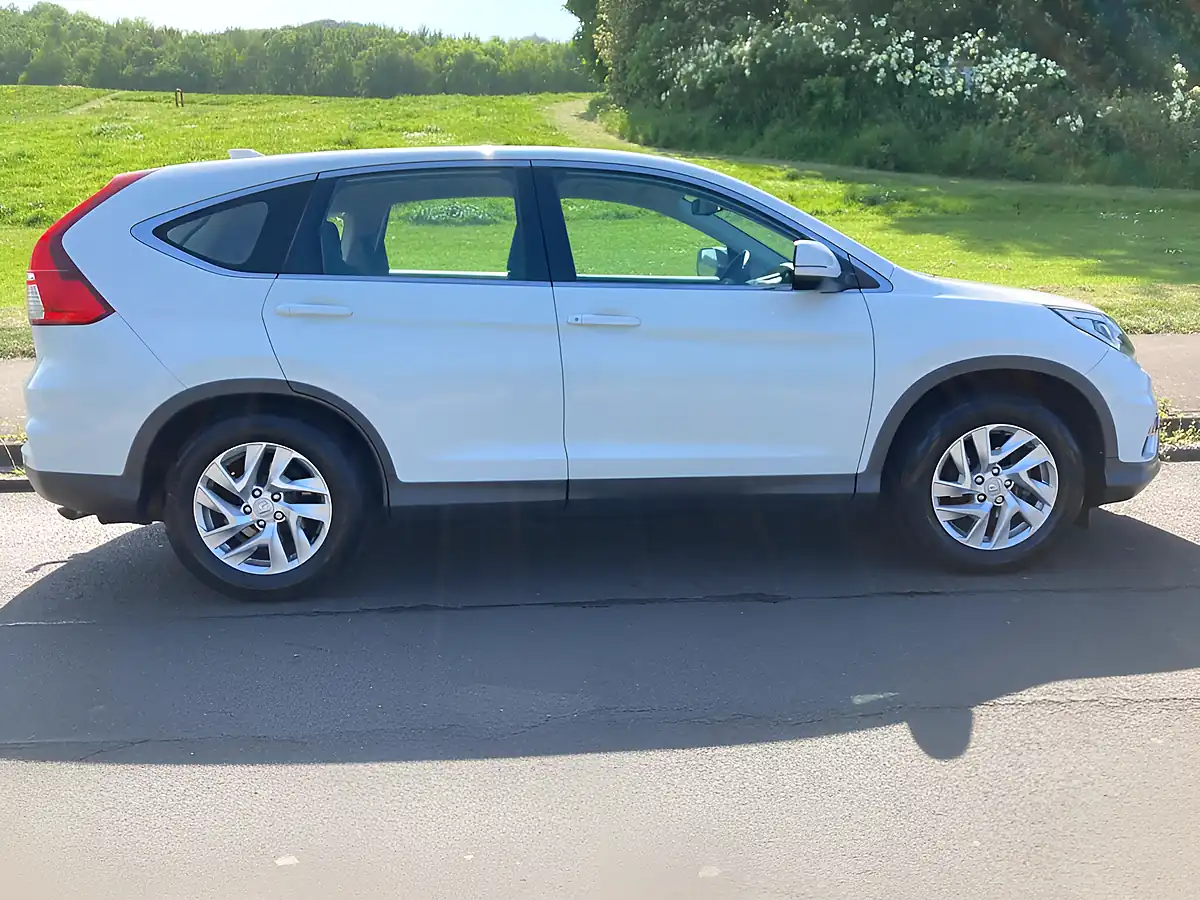 Used 2015 Honda Cr-V Se White - Interior and Exterior details 2
