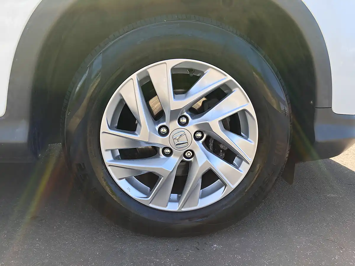 Used 2015 Honda Cr-V Se White - Interior and Exterior details 8