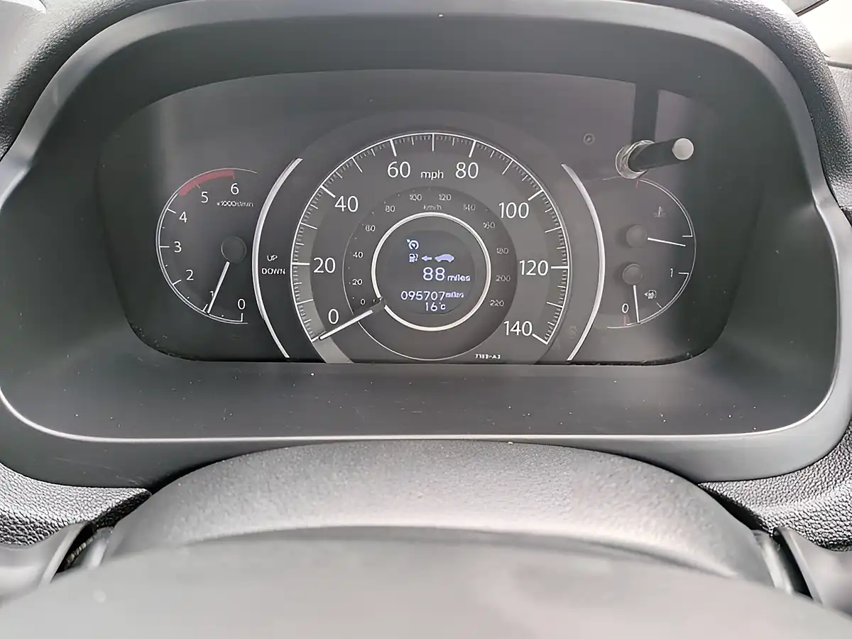 Used 2015 Honda Cr-V Se White - Interior and Exterior details 10