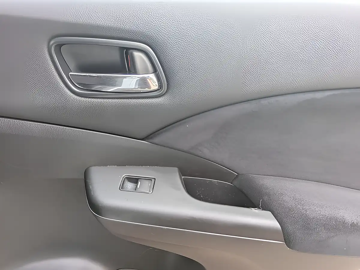 Used 2015 Honda Cr-V Se White - Interior and Exterior details 13