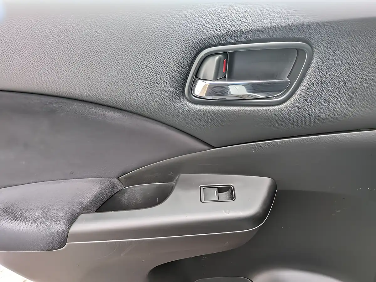 Used 2015 Honda Cr-V Se White - Interior and Exterior details 16