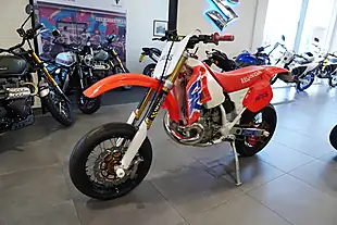 Used 2015 Honda CR500R Red - Interior and Exterior details 6