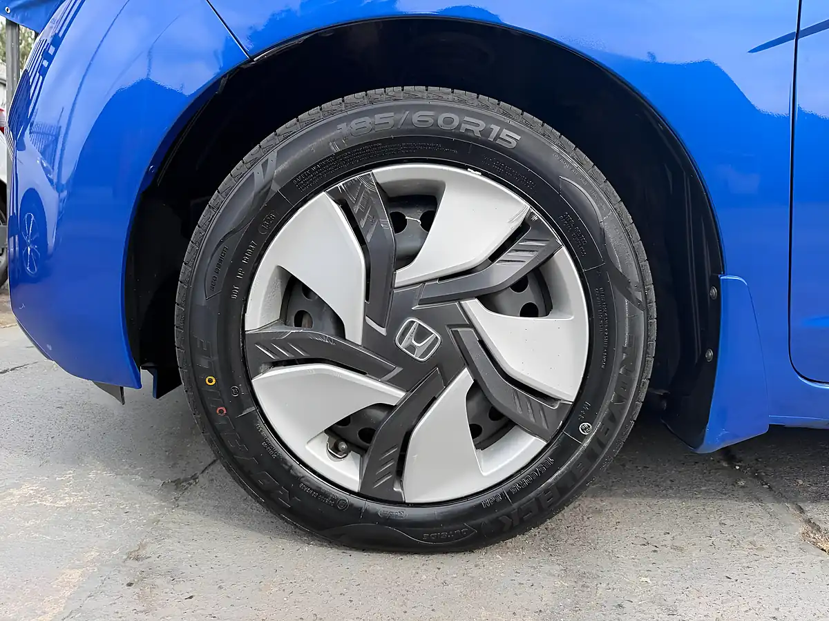 Used 2015 Honda Fit 5dr Auto Blue - Interior and Exterior details 19