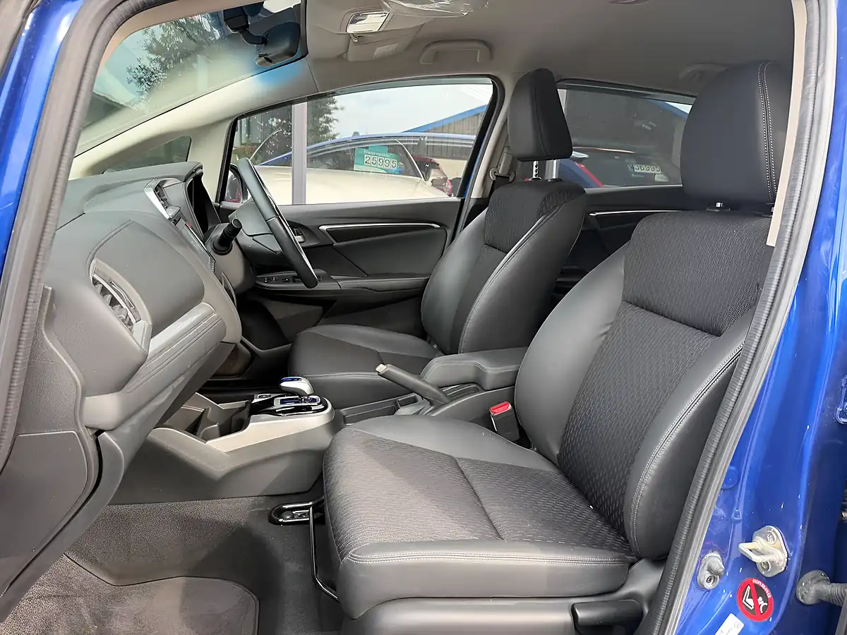 Used 2015 Honda Fit 5dr Auto Blue - Interior and Exterior details 4