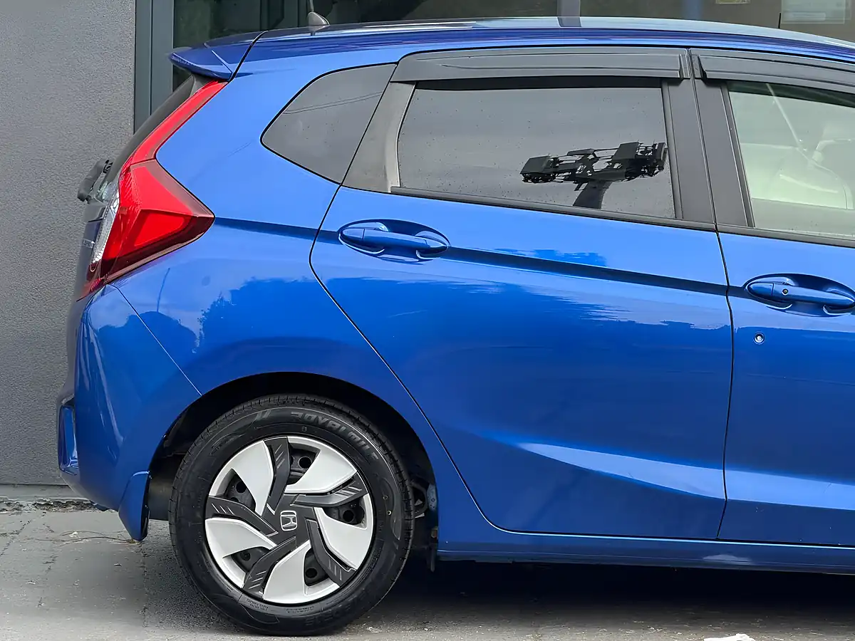 Used 2015 Honda Fit 5dr Auto Blue - Interior and Exterior details 8