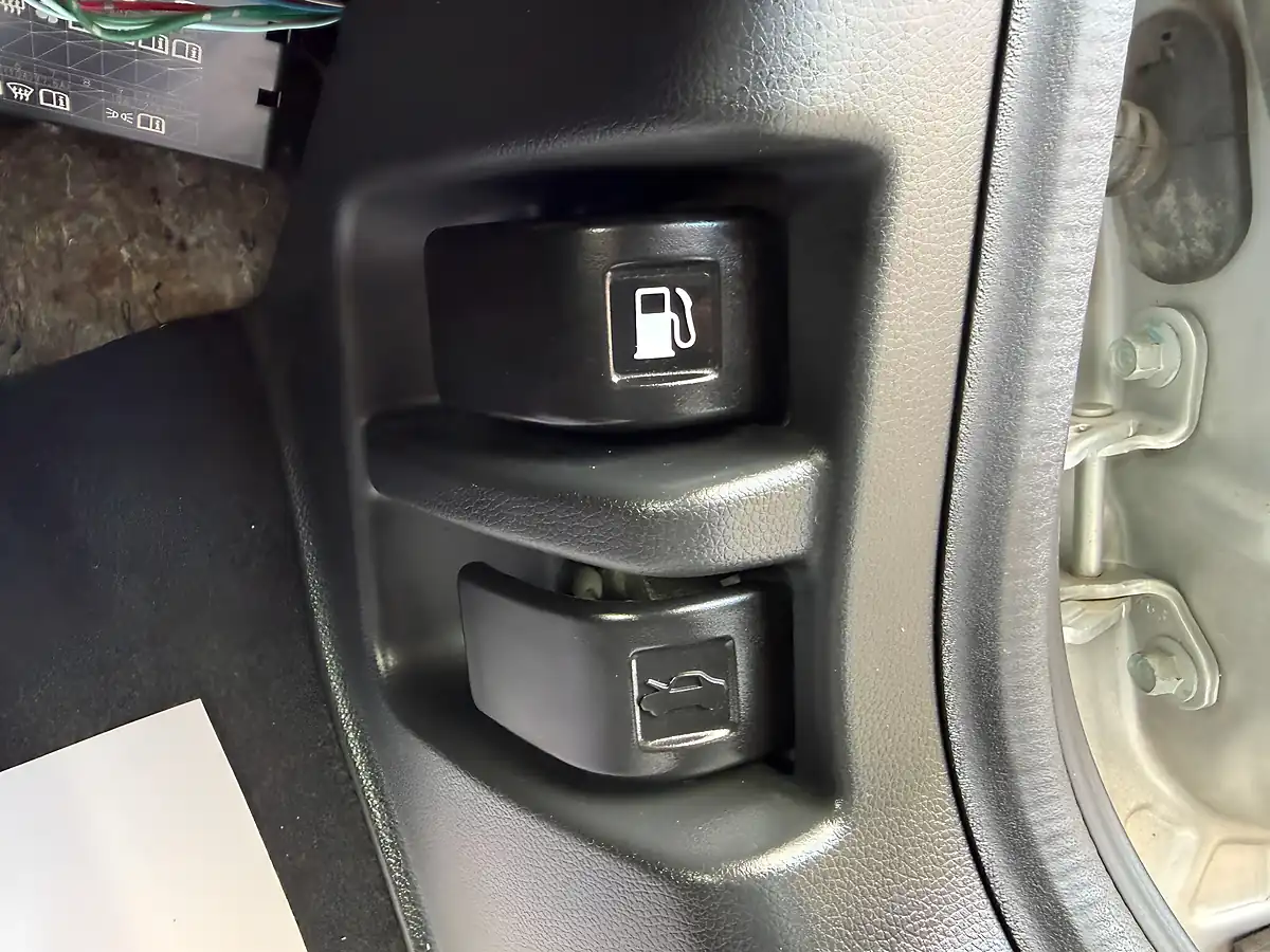 Used 2015 Honda Fit Silver - Interior and Exterior details 18