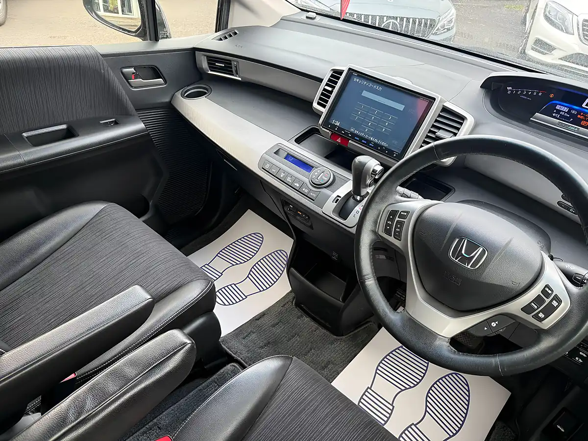 Used 2015 Honda Freed Sliding Doors Black - Interior and Exterior details 16