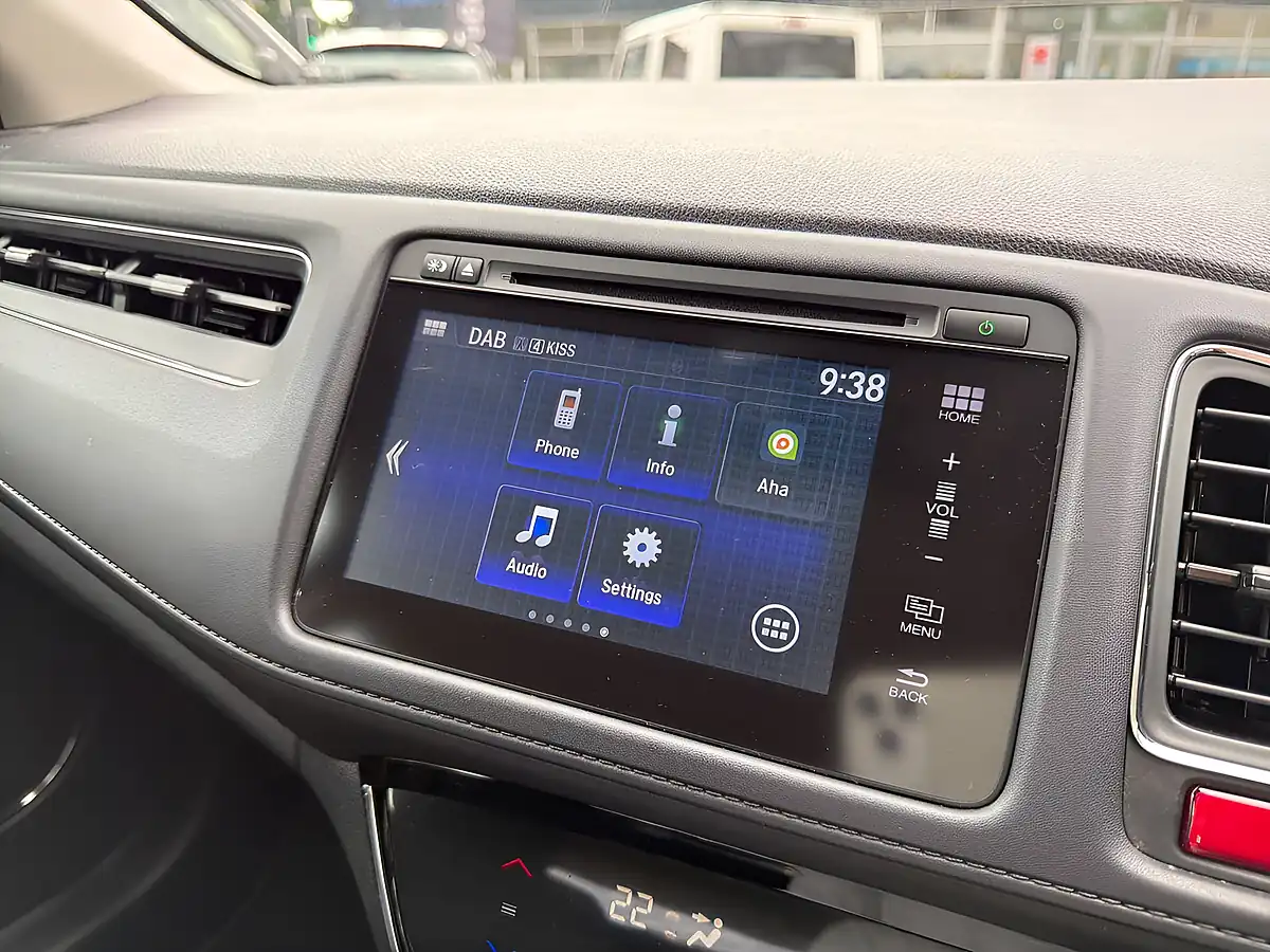 Used 2015 Honda Hr-V Se White - Interior and Exterior details 16