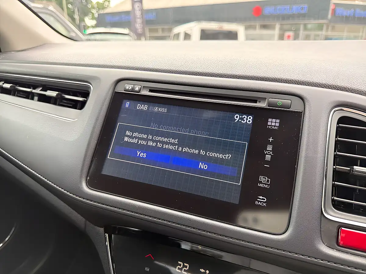 Used 2015 Honda Hr-V Se White - Interior and Exterior details 17