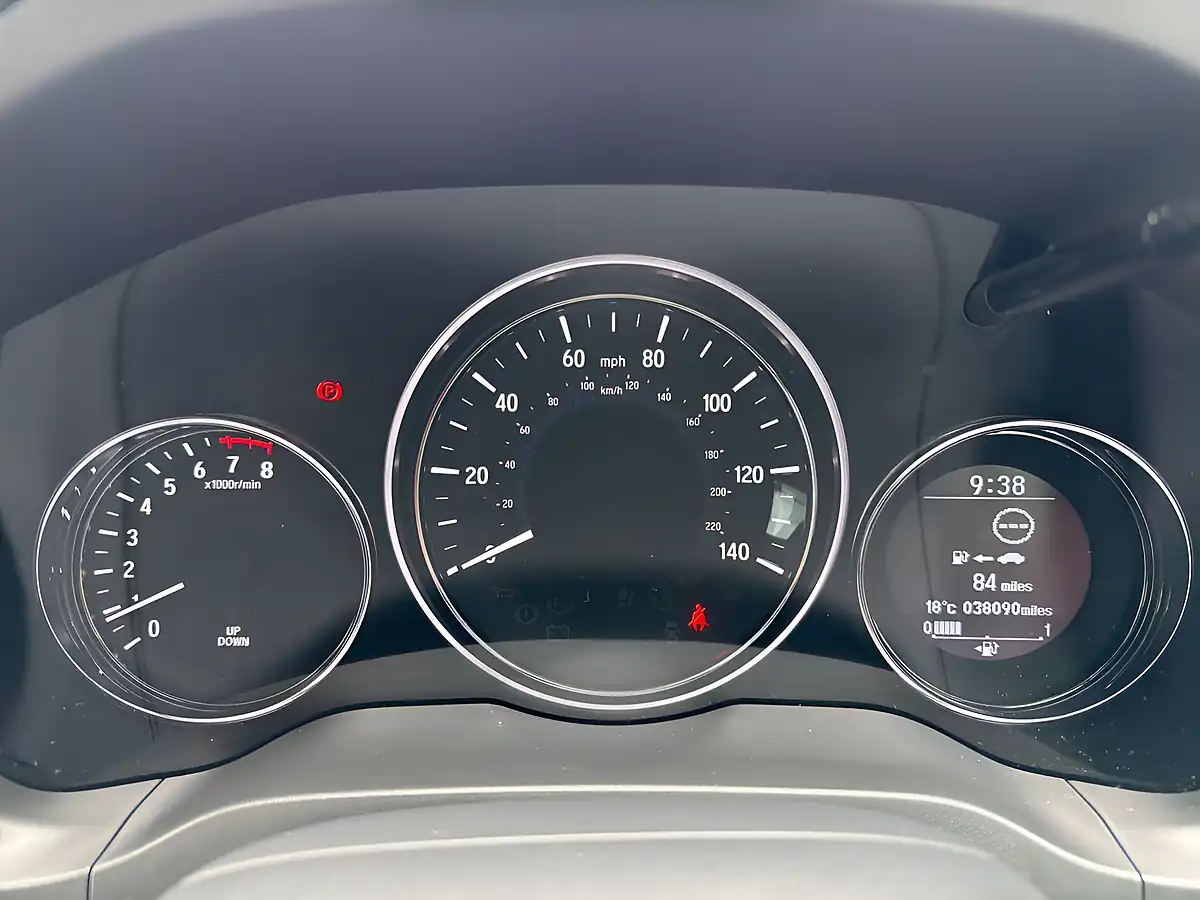 Used 2015 Honda Hr-V Se White - Interior and Exterior details 18
