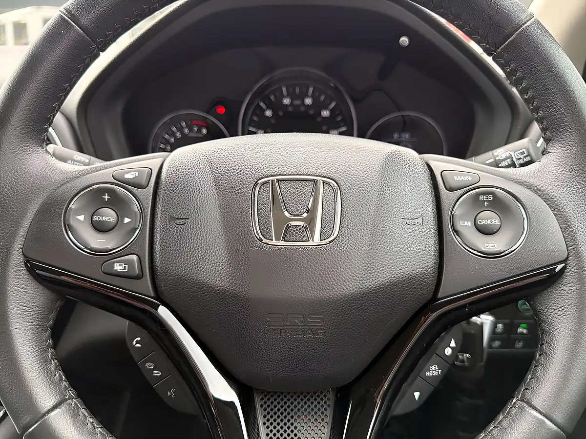 Used 2015 Honda Hr-V Se White - Interior and Exterior details 19