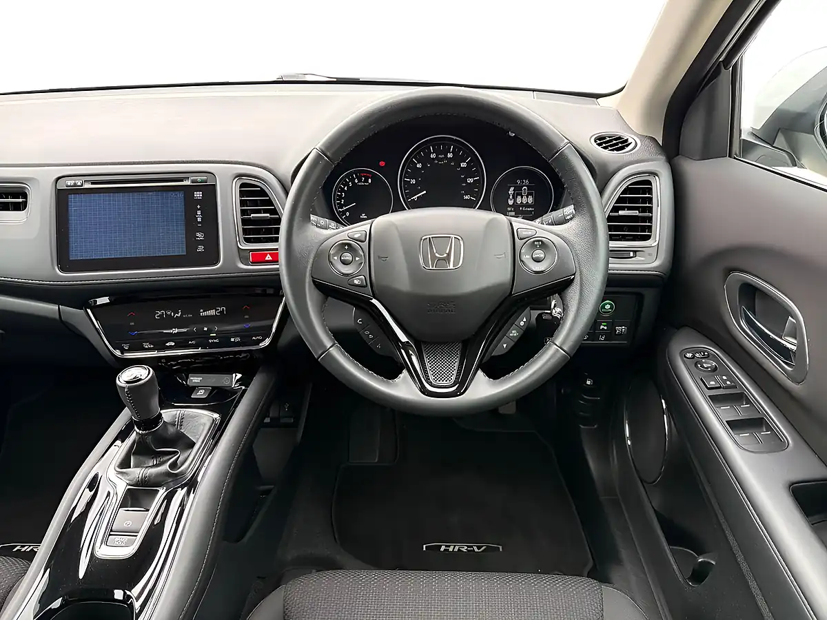 Used 2015 Honda Hr-V Se White - Interior and Exterior details 9