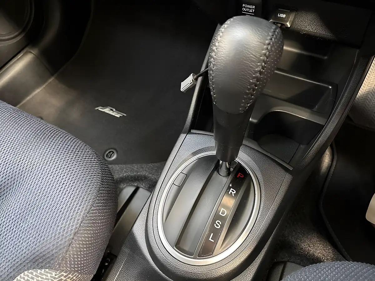 Used 2015 Honda Jazz Es Plus Blue - Interior and Exterior details 12