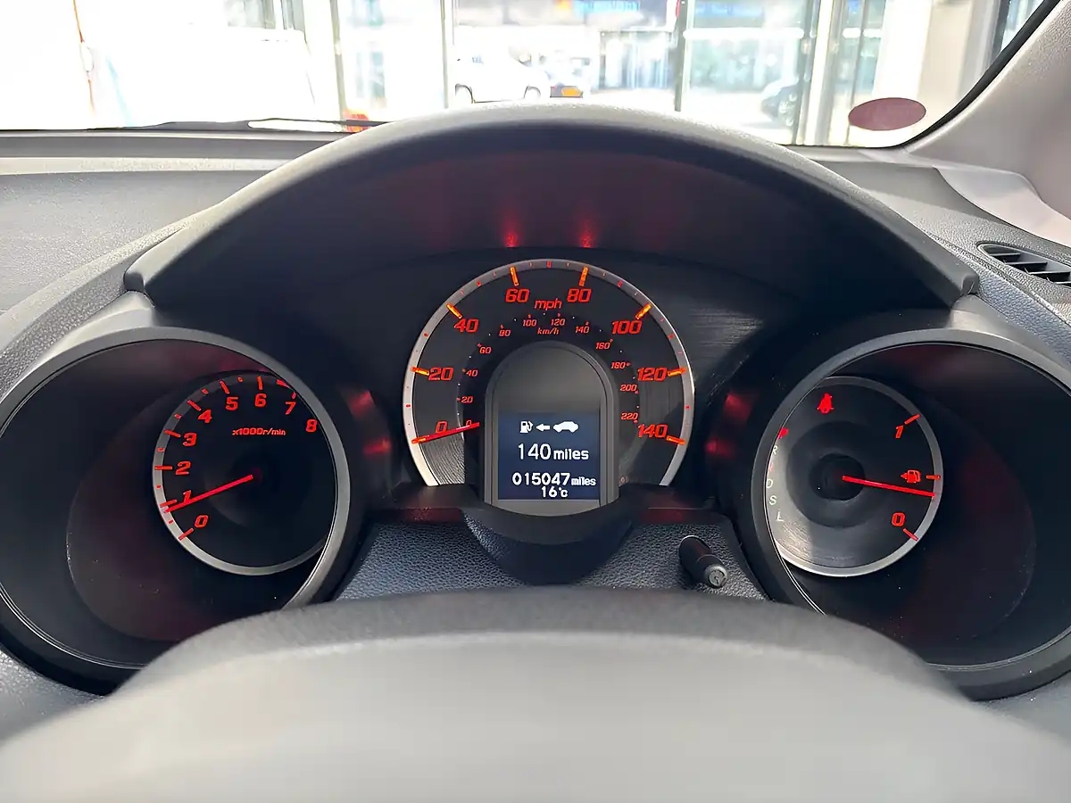 Used 2015 Honda Jazz Es Plus Blue - Interior and Exterior details 18