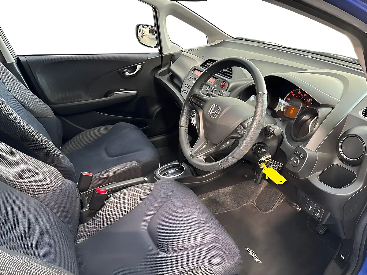 Used 2015 Honda Jazz Es Plus Blue - Interior and Exterior details 8