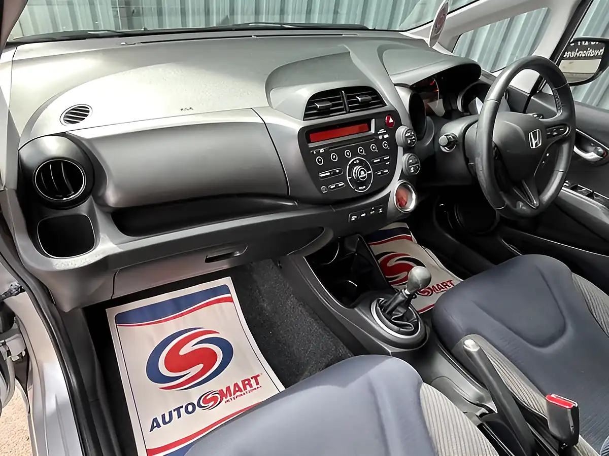 Used 2015 Honda Jazz Es Plus Silver - Interior and Exterior details 19