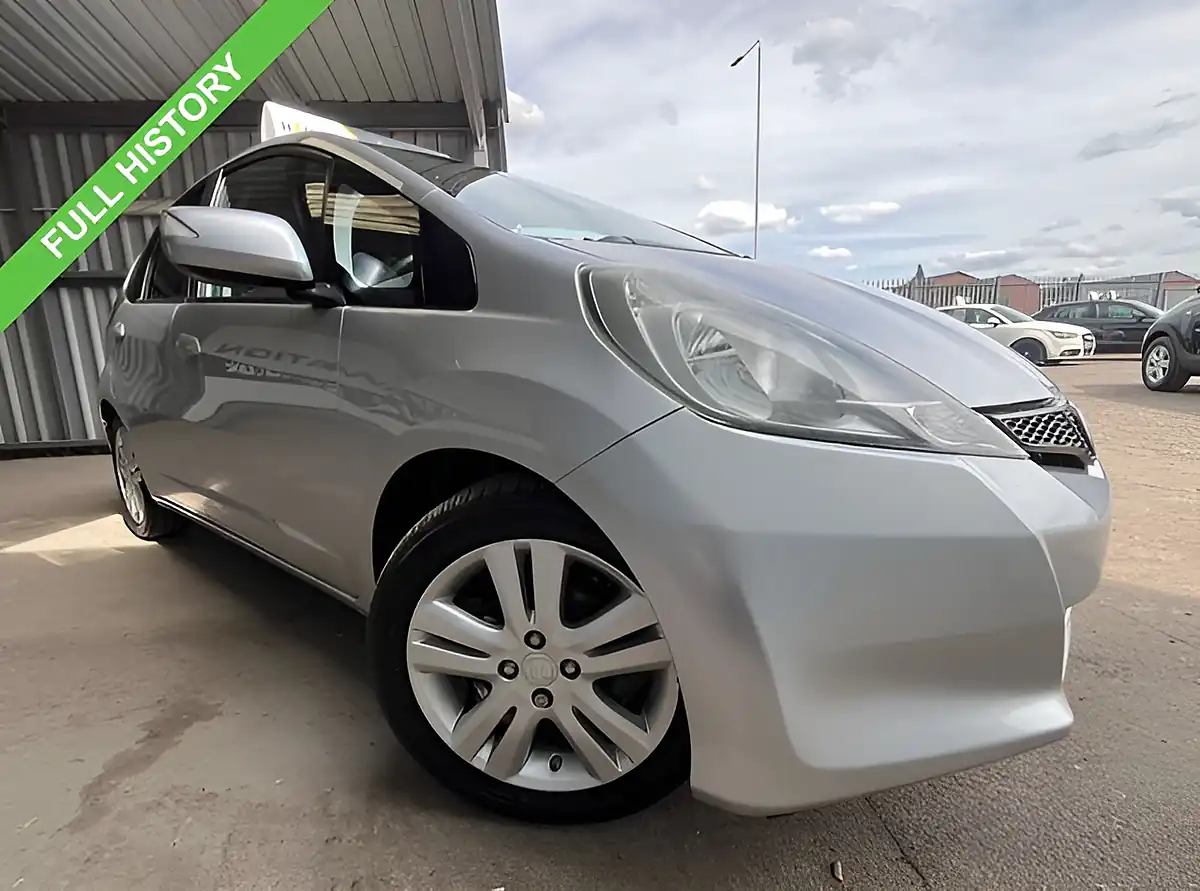 Used 2015 Honda Jazz Es Plus Silver - Interior and Exterior details 2