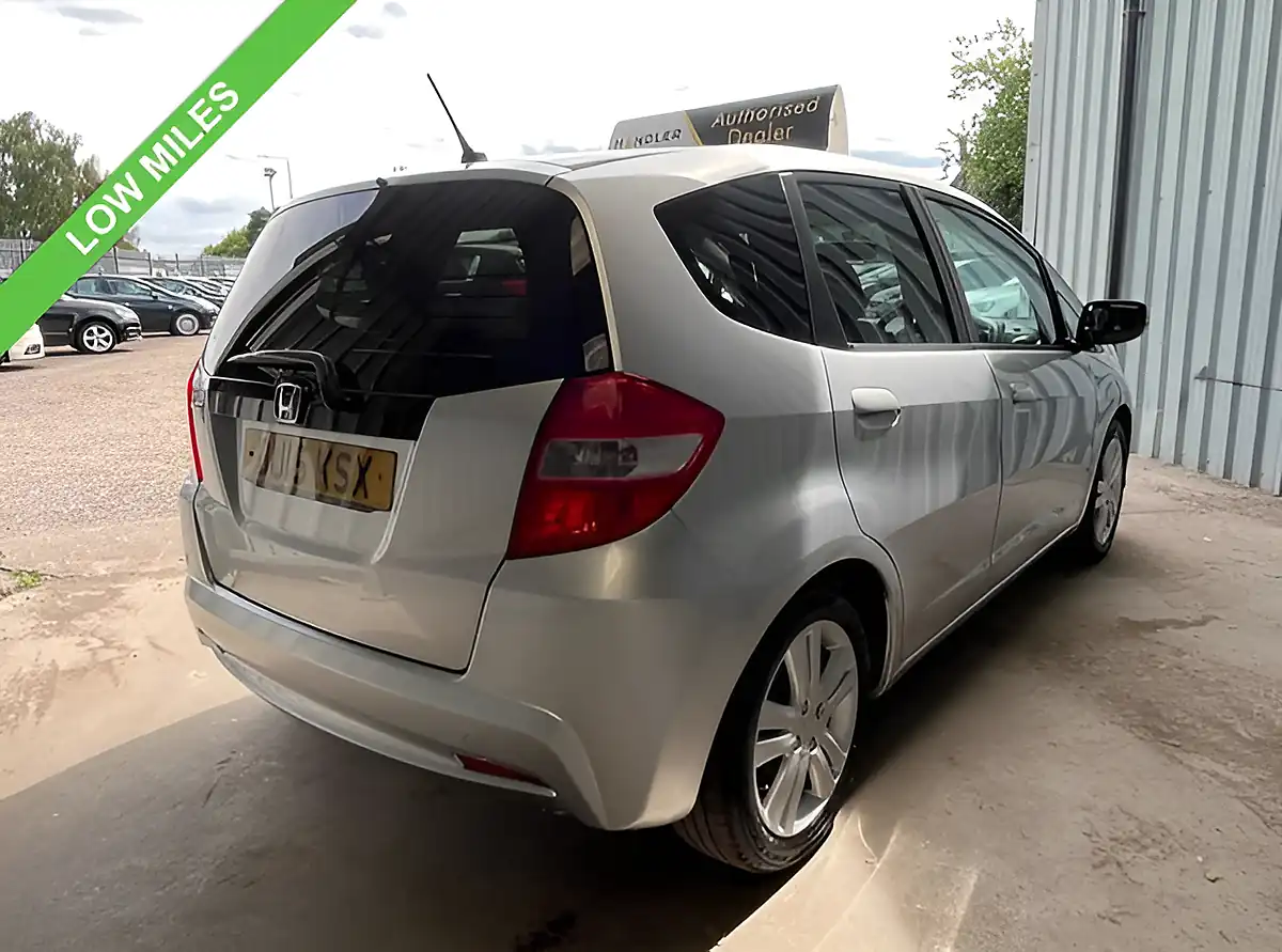 Used 2015 Honda Jazz Es Plus Silver - Interior and Exterior details 3