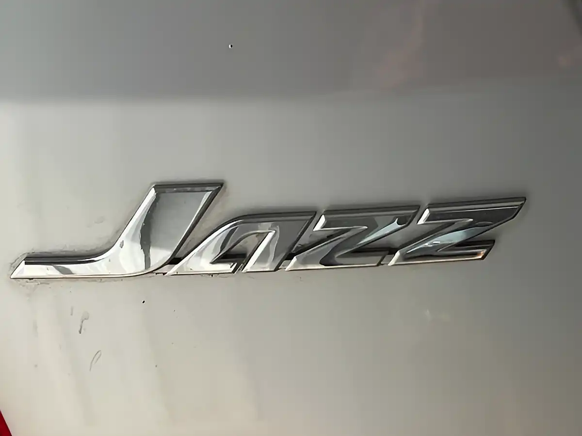 Used 2015 Honda Jazz Es Plus Silver - Interior and Exterior details 6