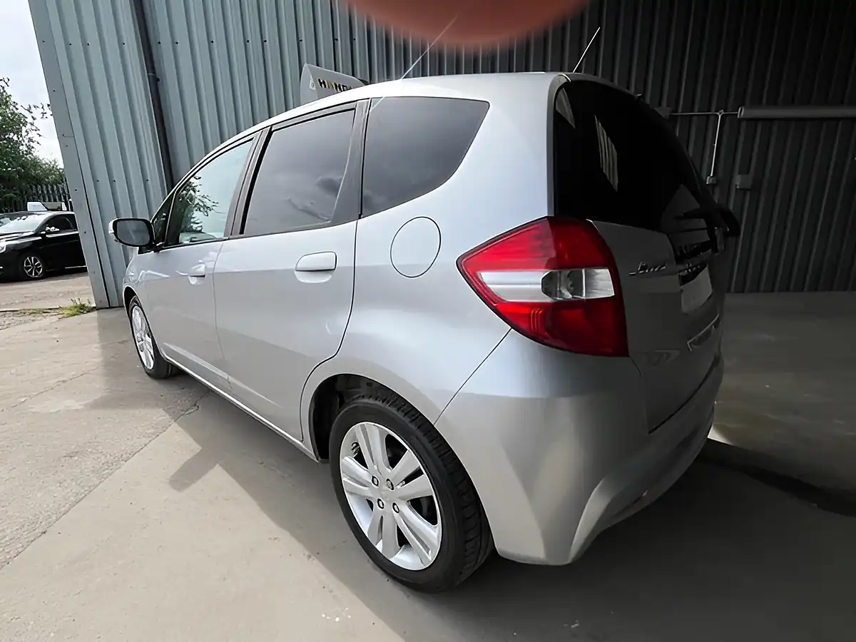 Used 2015 Honda Jazz Es Plus Silver - Interior and Exterior details 7
