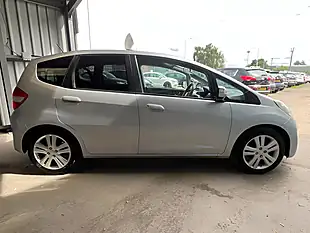 Used 2015 Honda Jazz Es Plus Silver - Interior and Exterior details 8