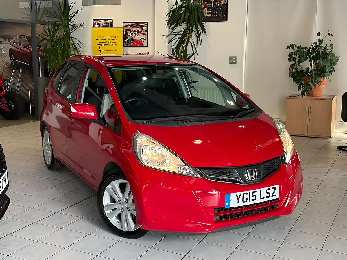 Used 2015 Honda Jazz Es Plus T Red - Front View