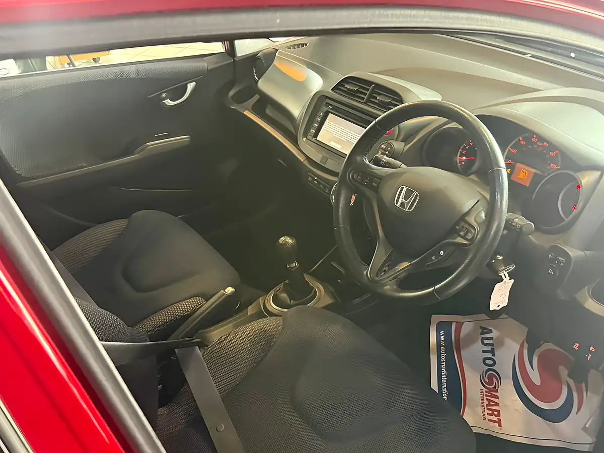 Used 2015 Honda Jazz Es Plus T Red - Interior and Exterior details 12