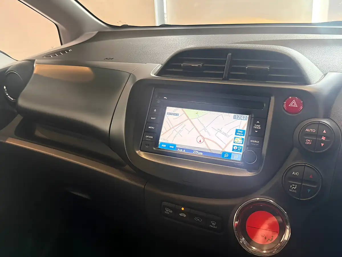 Used 2015 Honda Jazz Es Plus T Red - Interior and Exterior details 13