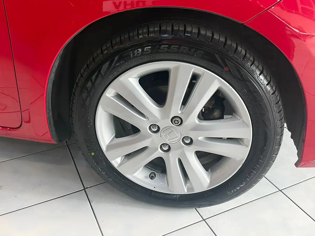 Used 2015 Honda Jazz Es Plus T Red - Interior and Exterior details 18