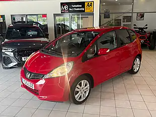 Used 2015 Honda Jazz Es Plus T Red - Interior and Exterior details 4