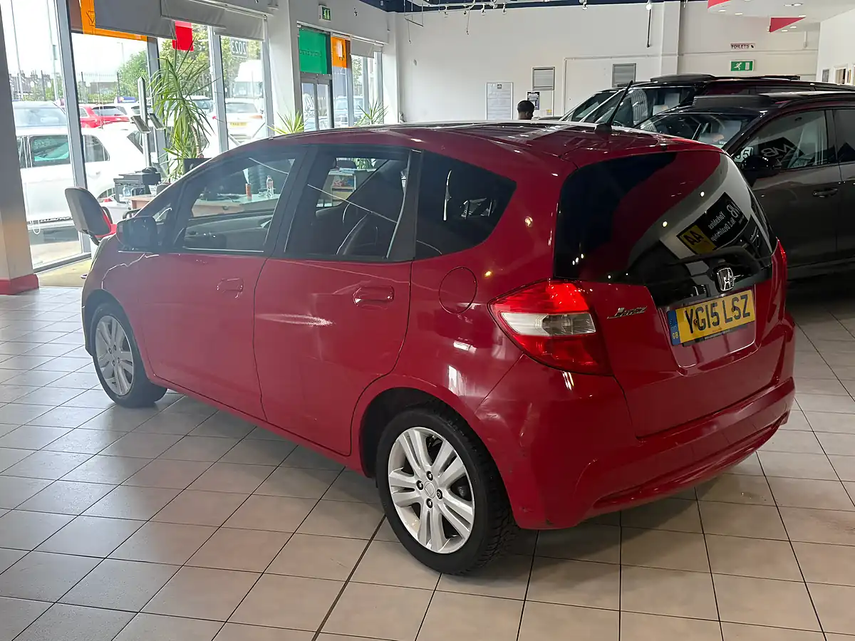 Used 2015 Honda Jazz Es Plus T Red - Interior and Exterior details 6