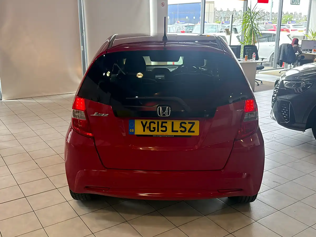 Used 2015 Honda Jazz Es Plus T Red - Interior and Exterior details 7