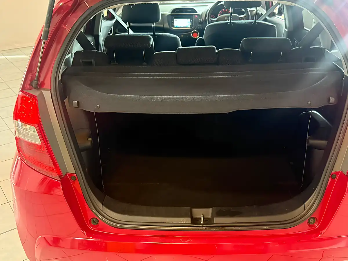 Used 2015 Honda Jazz Es Plus T Red - Interior and Exterior details 8