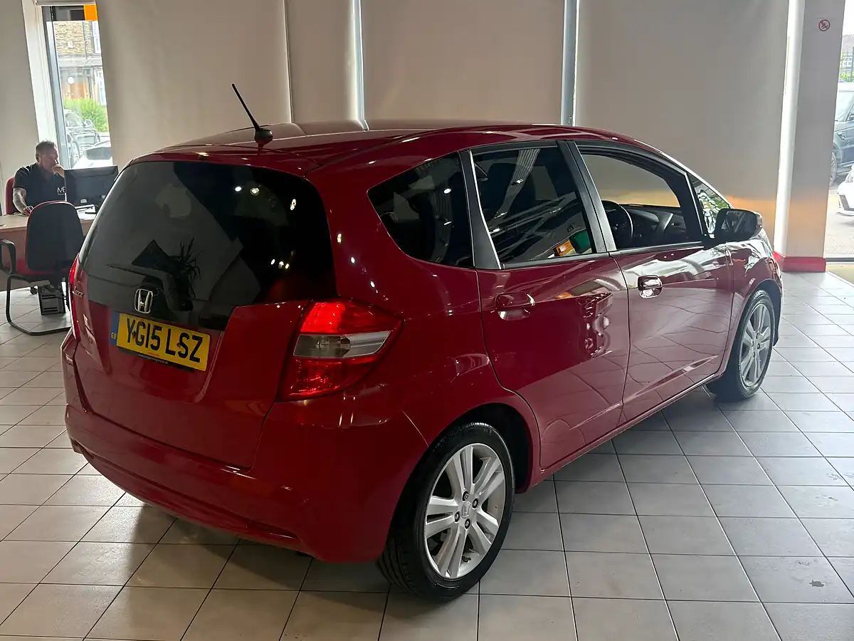 Used 2015 Honda Jazz Es Plus T Red - Interior and Exterior details 9
