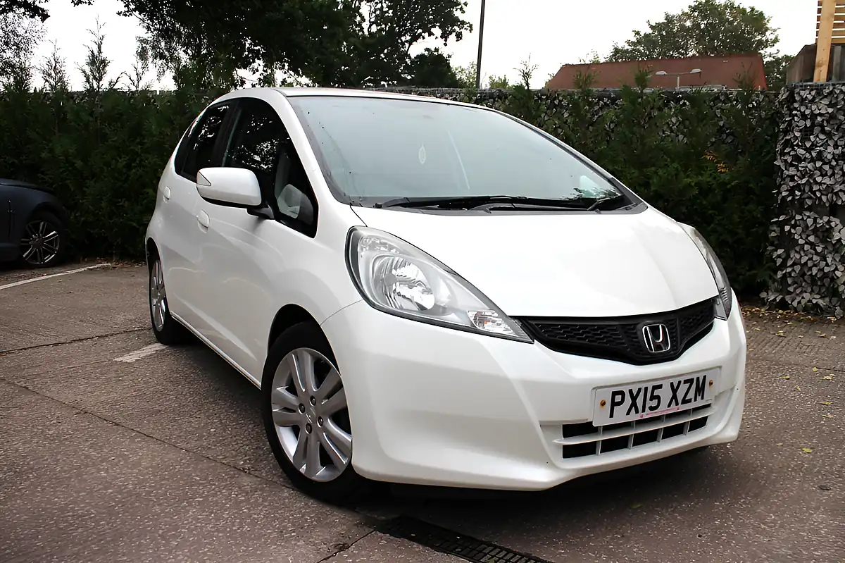 Used 2015 Honda Jazz Es Plus White - Front View