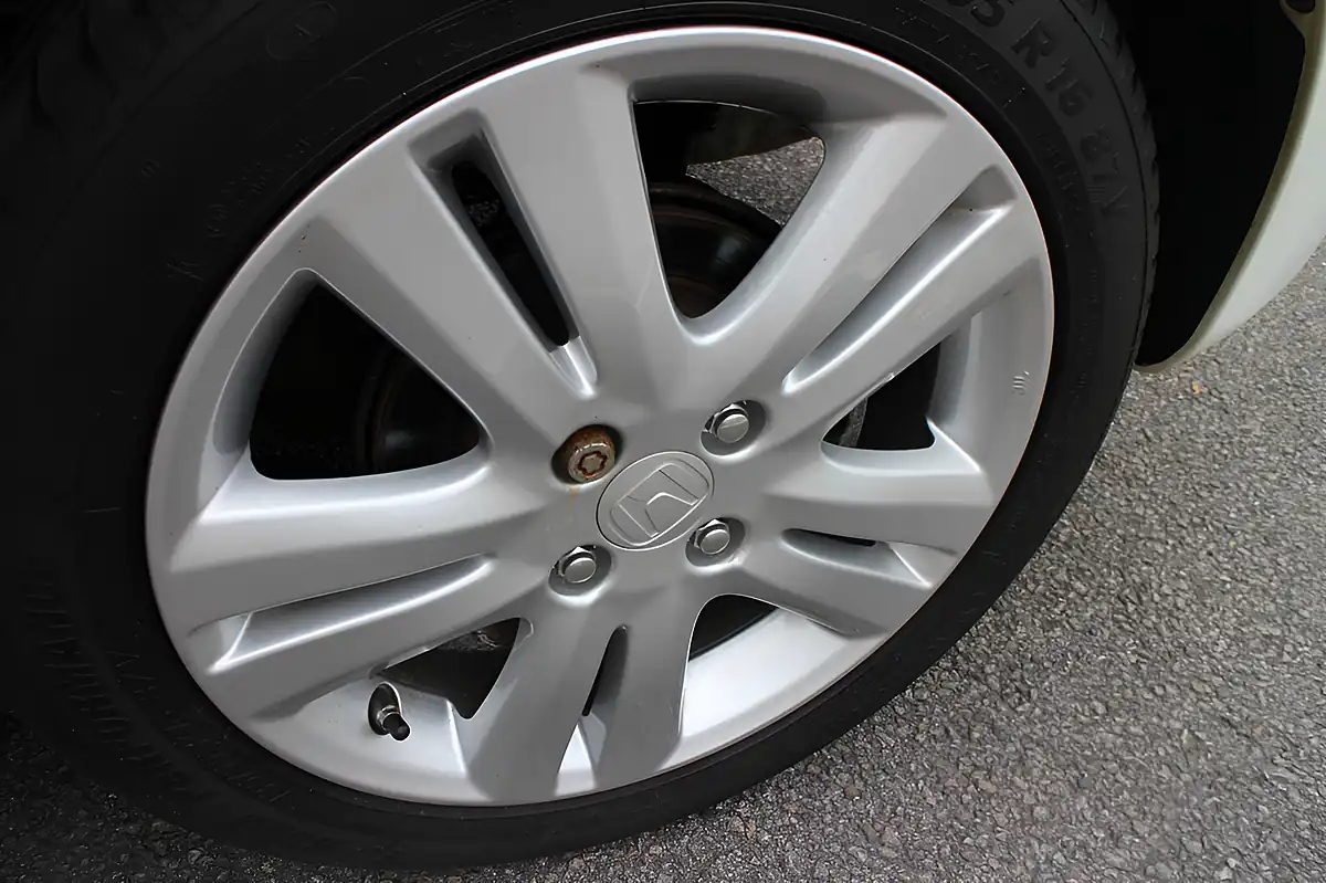 Used 2015 Honda Jazz Es Plus White - Interior and Exterior details 10