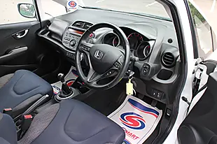 Used 2015 Honda Jazz Es Plus White - Interior and Exterior details 12