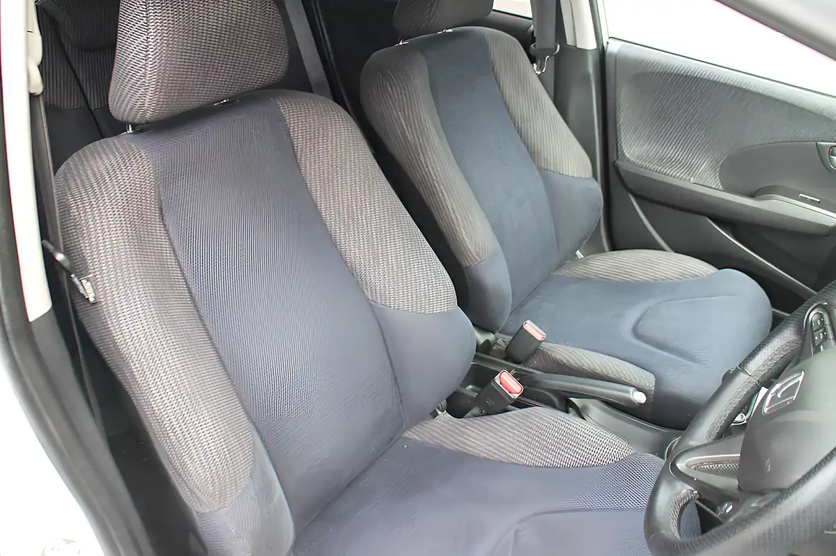 Used 2015 Honda Jazz Es Plus White - Interior and Exterior details 13