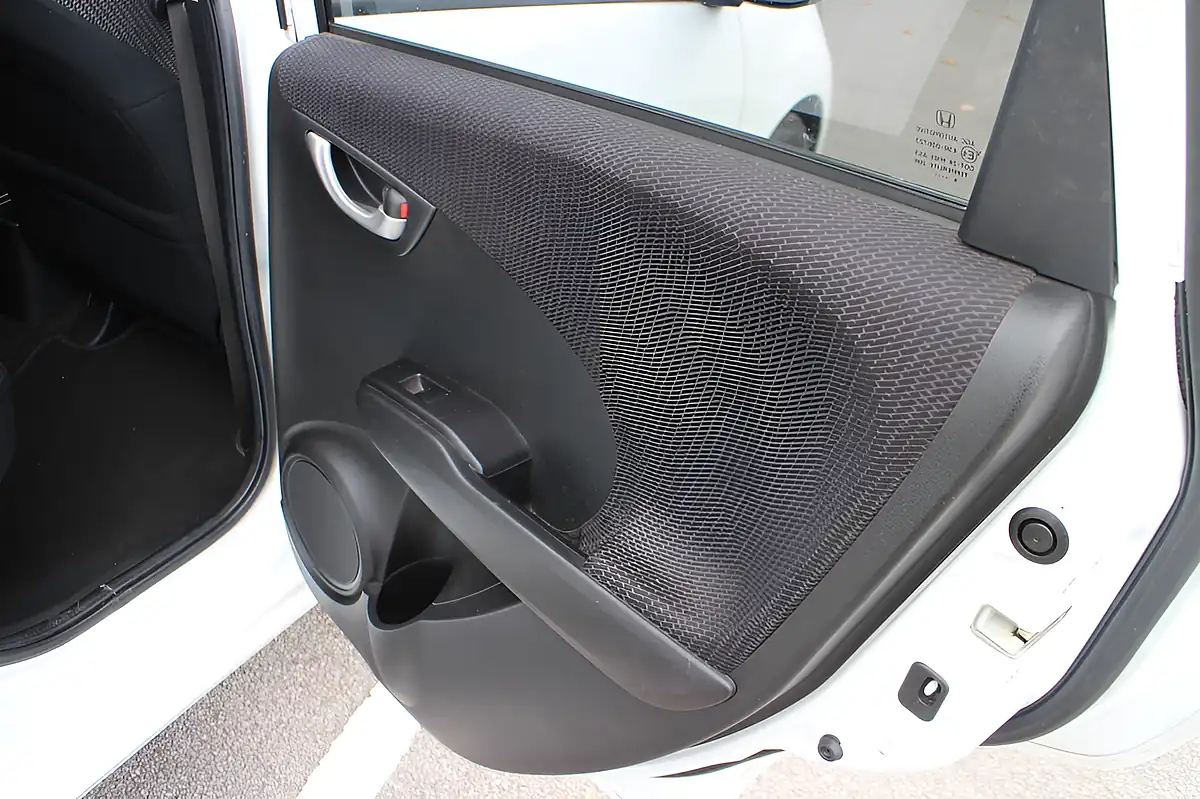Used 2015 Honda Jazz Es Plus White - Interior and Exterior details 14