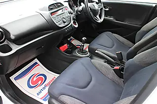 Used 2015 Honda Jazz Es Plus White - Interior and Exterior details 18